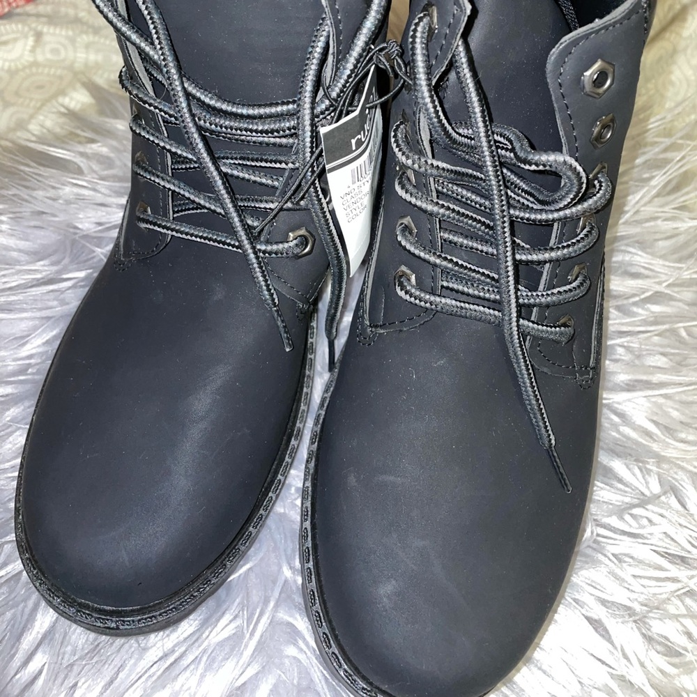 Combat boots